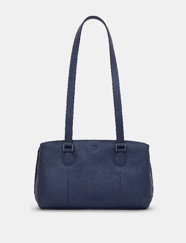 Shoulder Bag with Chain Strap in Silver for a Trendy AppearanceEaling Navy Leather Shoulder Bag